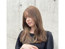オリーブベージュ