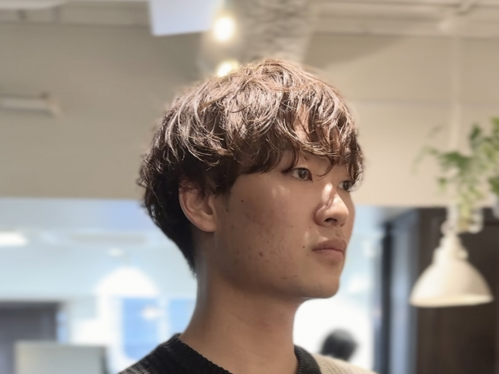 無造作に動くシャドウパーマ
