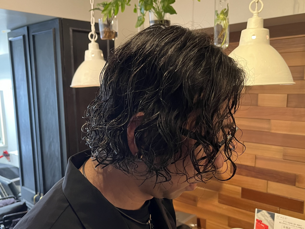 パーマで色気のあるメンズボブに!